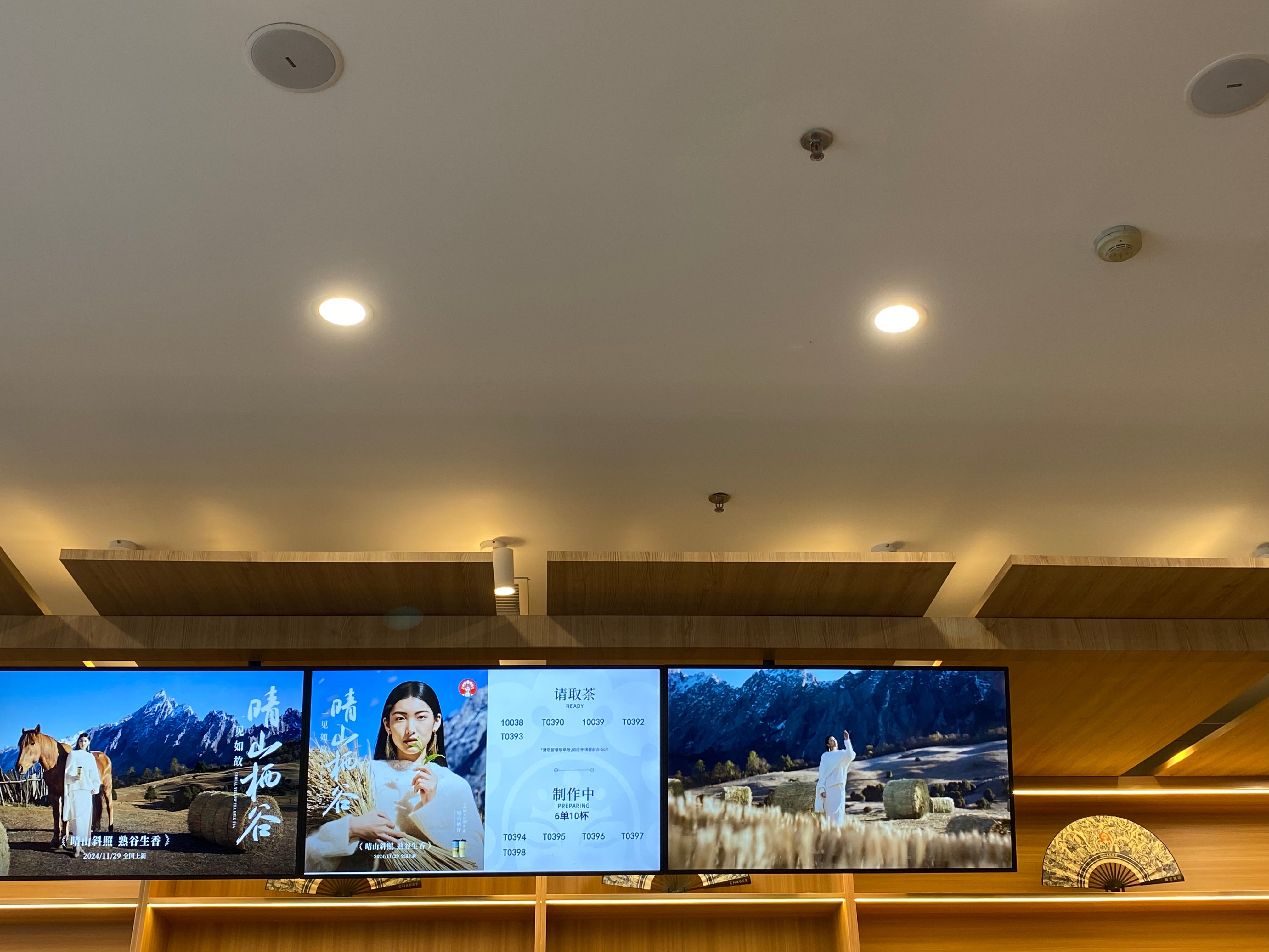 Synced Video Display on Dual Screens – UK Solutions & Costs (Q&A)